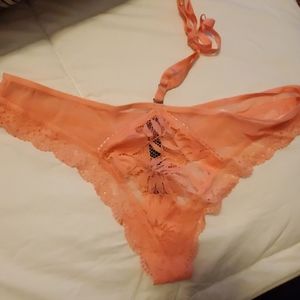 VS salmon/pink colored thing